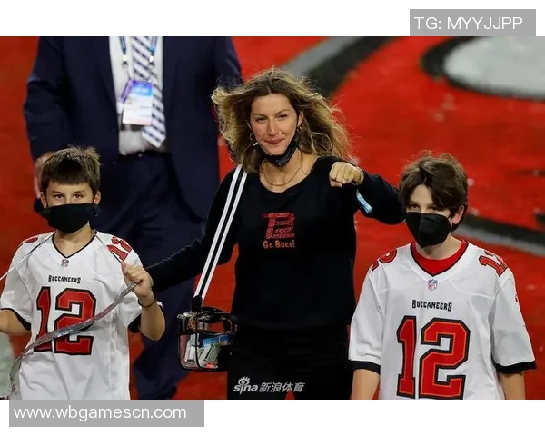 足球明星与超模妻子共同出镜的视频引发热议网友纷纷点赞评论不断